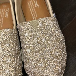 ❌SOLD❌Brand New Girls TOMS Rose Gold Shoes